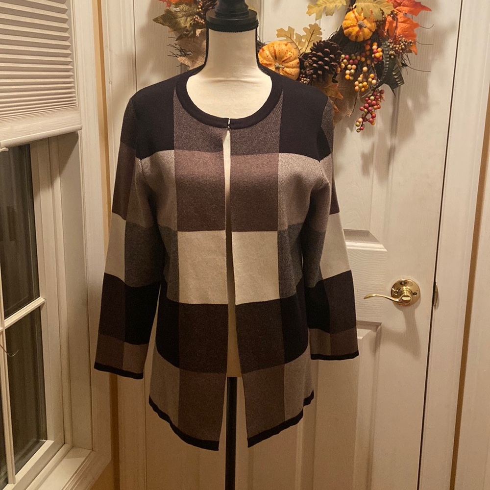 BEAUTIFUL NWT MARBLE Brand Buffalo Plaid Cardigan